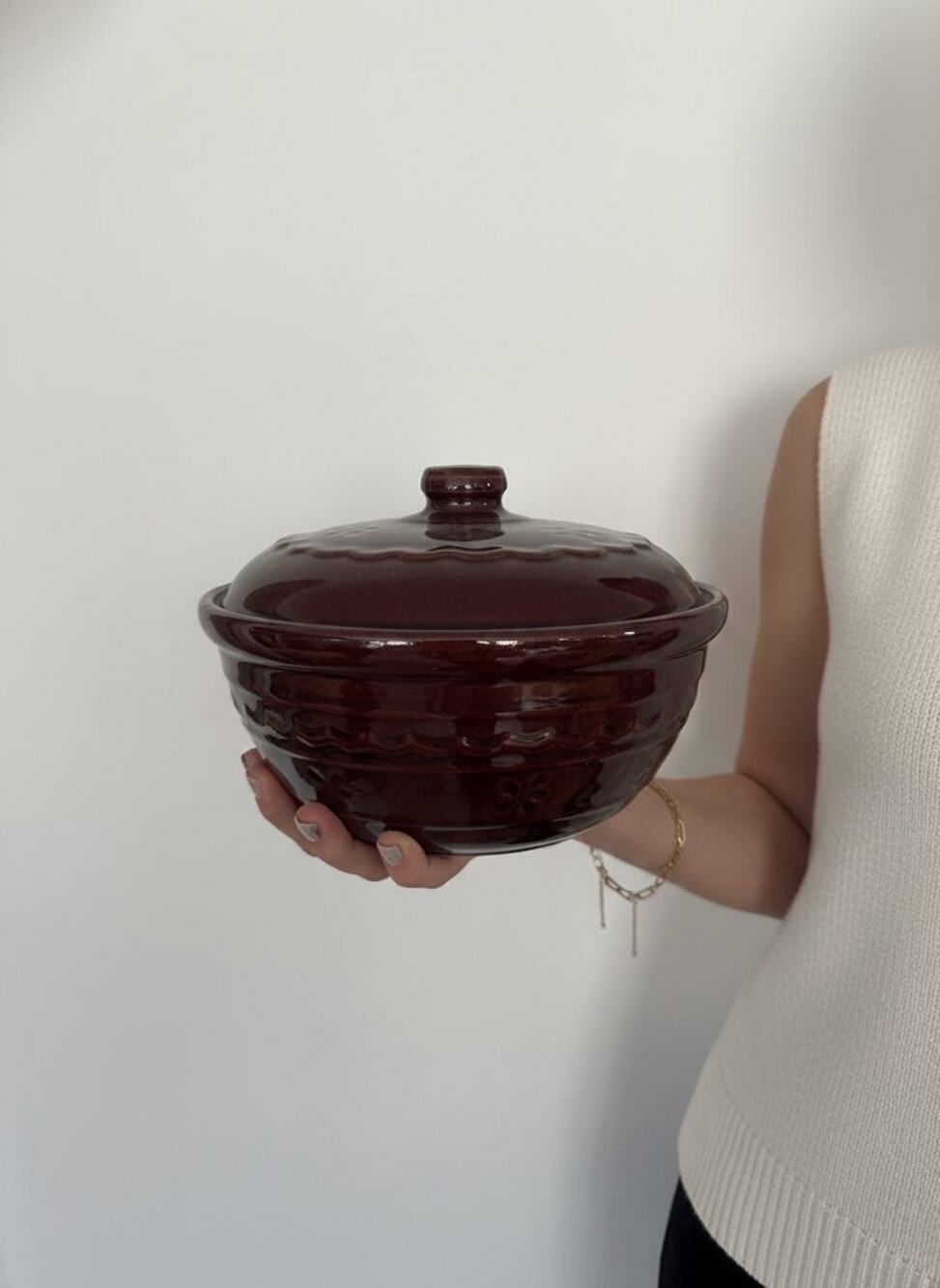 Mar-Crest 1950’s Oven-Proof Stoneware Covered Bean Pot Brown